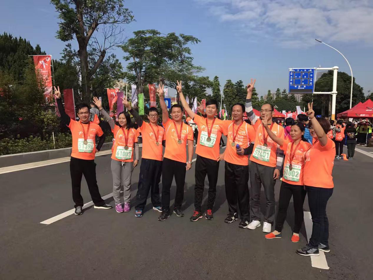 “奔跑吧,凱立!” 凱立跑隊現(xiàn)身玩轉(zhuǎn)中山馬拉松